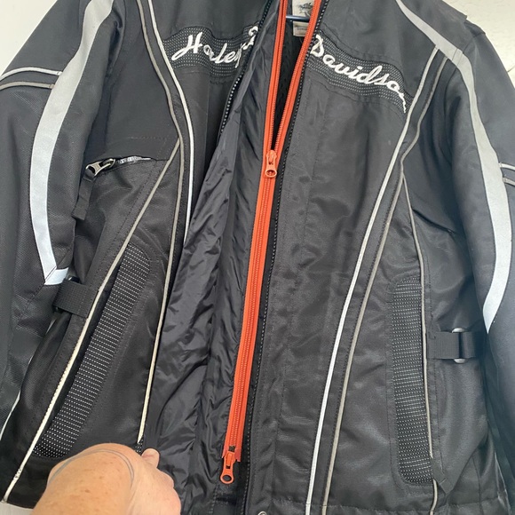 Womens Harley Davidson lighter weight motorcycle jacket - Picture 4 of 6